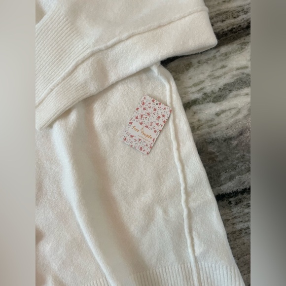 NWT Free People White Cowl Neck Oversized Sweater Women’s Size Medium - Picture 5 of 8